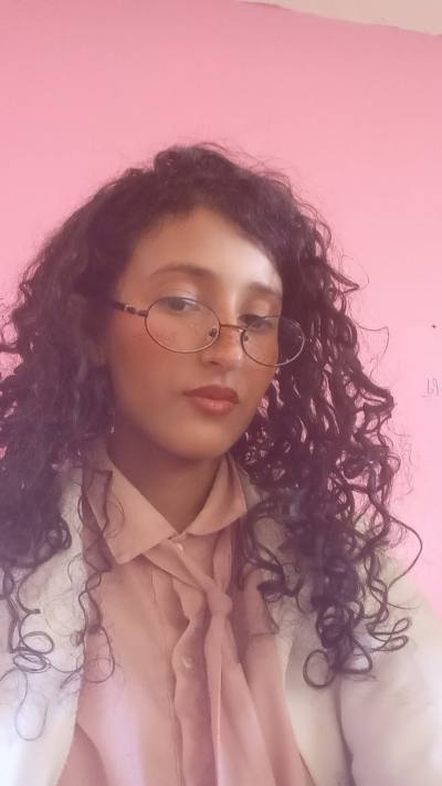 Profile photo of Oumayma E. — Dakhla | Castizen