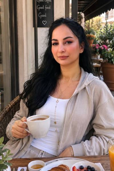 Profile photo of Hanane L. — Rabat | Castizen